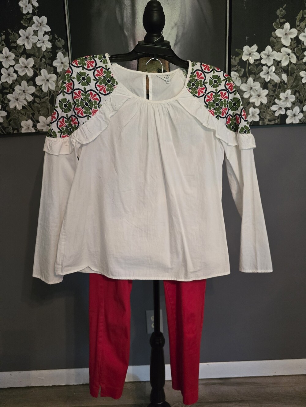 Outfit Set.  Crown &Ivy Top With Red Pixie Ankle Pants.